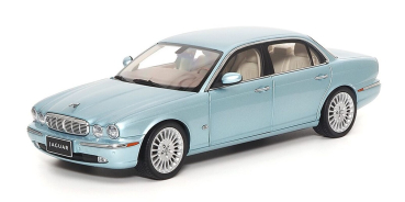 Almost Real 810503 Jaguar XJ6 X350 Seafrost hellblau 1:18 limitiert 1/1008 Modellauto