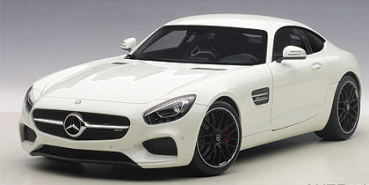 AUTOart MERCEDES-AMG GT S (DESIGNO DIAMOND WEISS) 1:18 - 76311