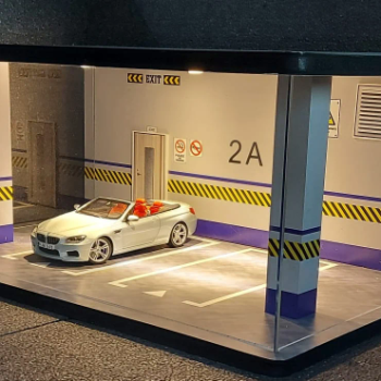 Acryl Vitrine Parkaus Diorama Parkplatz Gebäude 1:18 30107