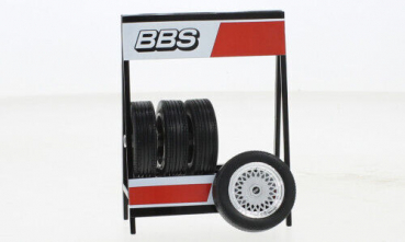 IXO BBS Radsatz (4 Felgen mit Reifen) 33mm mit Reifenregal 1:18 Diorama