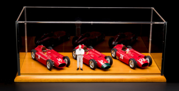 CMC M-202 Lucky Set 2018 Collins Ferrari D50 + Figur + Vitrine 1:18 limitiert 1/200 Modellauto