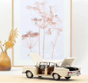 Norev 1839221 Mercedes-Benz 220 S 1965 beige 1:18 modelcar limited 1/200