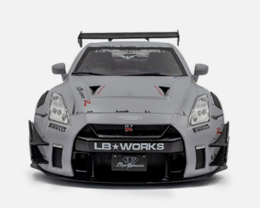 Nissan GT-R R35 grey with figure 1:18 Modelcar Solido 421186583