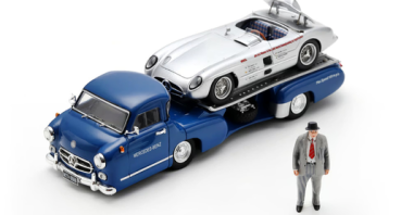Mercedes Benz blaues Wunder m 300SLR blau 1:43 Modellauto Schuco 450376800