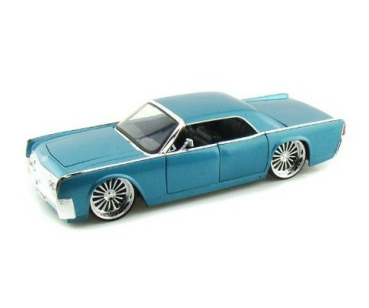 Jadatoys Lincoln Continental 1963 türkis mit 16-Speichen Chromfelgen 1:24