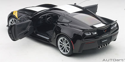 AutoArt CHEVROLET CORVETTE C7 GRAND SPORT schwarz weiss 1 18 71273