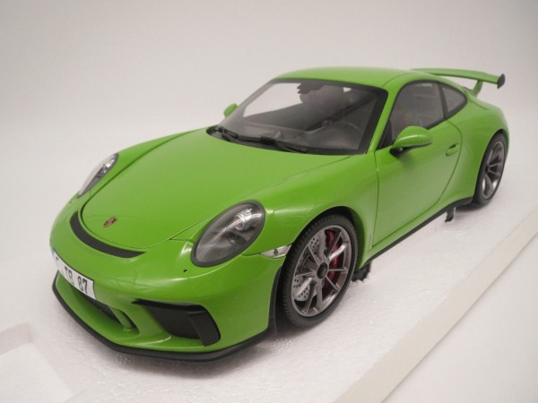 Minichamps 110067025 PORSCHE 911 GT3 991.2 2018 gelbgrün 1:18 Modellauto