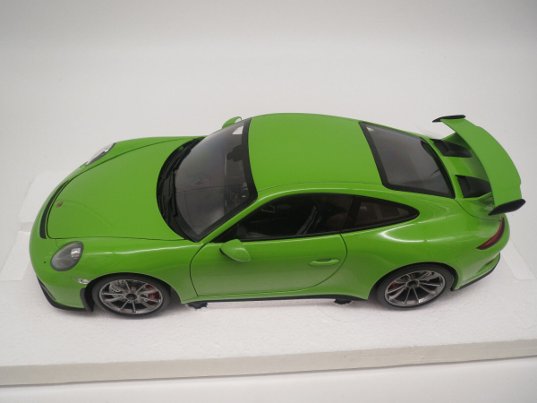 Minichamps 110067025 PORSCHE 911 GT3 991.2 2018 gelbgrün 1:18 Modellauto