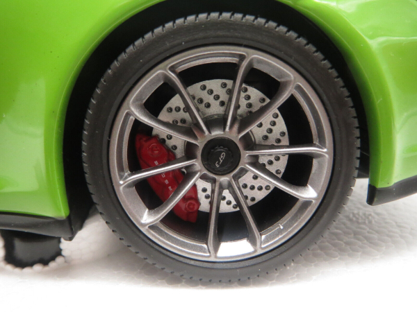 Minichamps 110067025 PORSCHE 911 GT3 991.2 2018 gelbgrün 1:18 Modellauto