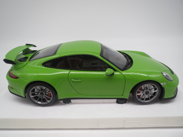 Minichamps 110067025 PORSCHE 911 GT3 991.2 2018 gelbgrün 1:18 Modellauto