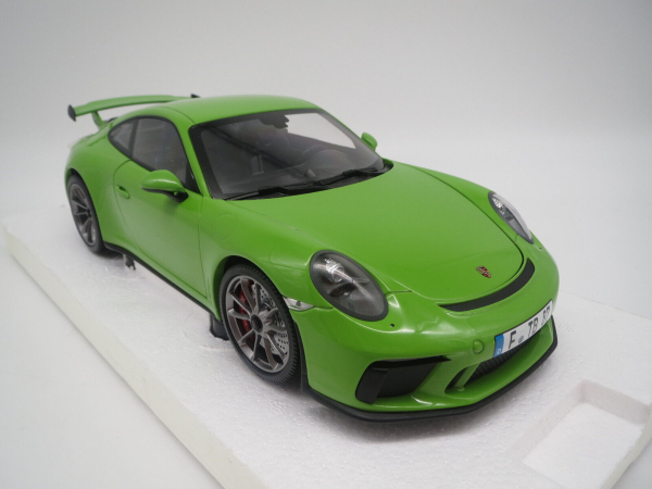 Minichamps 110067025 PORSCHE 911 GT3 991.2 2018 gelbgrün 1:18 Modellauto