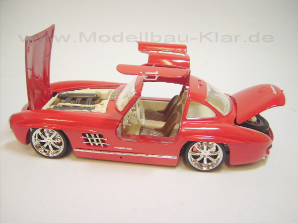 BBurago Mercedes-Benz 300 SL 1954 rot + 02-3 (umgebautes Modell) 1:18