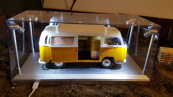 Kunststoff Vitrine mit Beleuchtung für 1/18 Modellautos T9-189922 Schaukasten