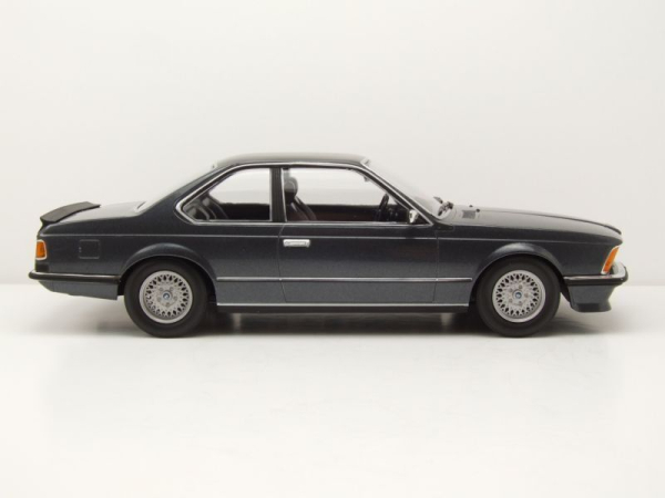 Minichamps 155028106 BMW 635 CSI E24 1982 grau metallic 1:18 Modellauto