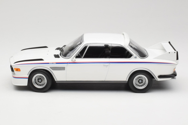 Minichamps 155028136 BMW 3.0 CSL E9 1971 weiss 1:18 Modellauto