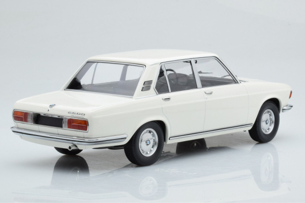 Minichamps 155029202 BMW 2500 E3 1968 weiss 1:18 limitiert 1/504 Modellauto