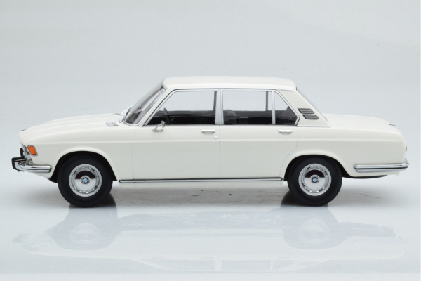Minichamps 155029202 BMW 2500 E3 1968 weiss 1:18 limitiert 1/504 Modellauto