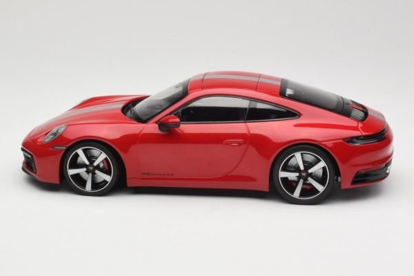 Minichamps PORSCHE 911 992 Carrera 4S Coupe 2019 rot 1:18 Modellauto