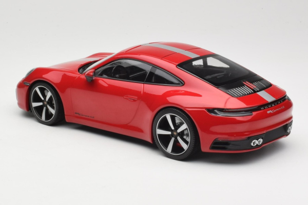 Minichamps PORSCHE 911 992 Carrera 4S Coupe 2019 rot 1:18 Modellauto