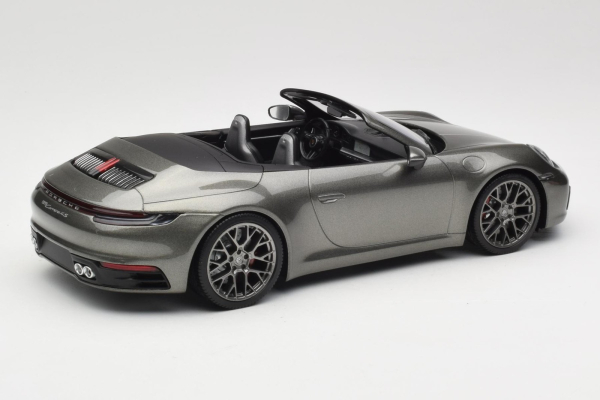 Minichamps PORSCHE 911 992 Carrera 4S Cabrio 2019 grau-grün metallic 1:18 Modellauto