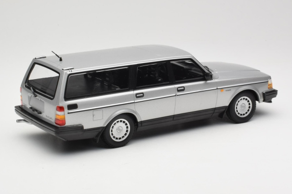 Minichamps 155171416 VOLVO 240 GL Break 1986 silber 1:18 limitiert 1/414 Modellauto