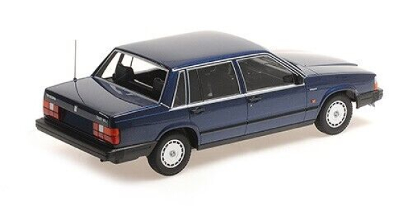 Minichamps 155171700 VOLVO 740 GL 1986 dunkel blau 1:18 Modellauto