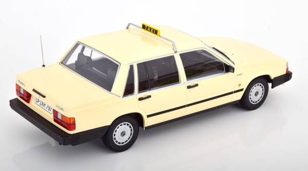 Minichamps 155171792 VOLVO 740 GL 1986 Taxi 1:18 modelcar