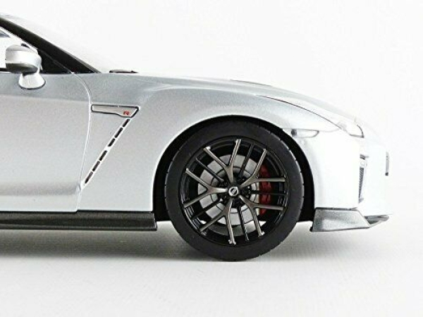 Triple9 1800199 Nissan Skyline GT-R 2017 silver 1:18 Modellauto