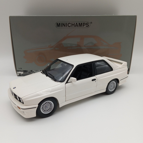 Minichamps BMW M3 E30 1987 weiss 1:18 modelcar
