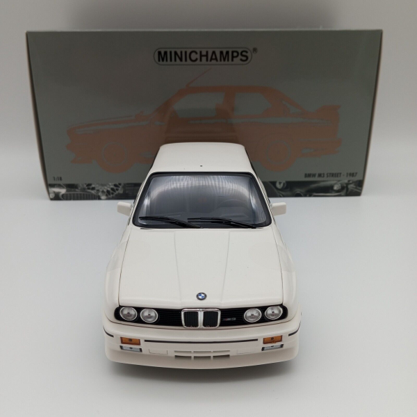 Minichamps BMW M3 E30 1987 weiss 1:18 modelcar