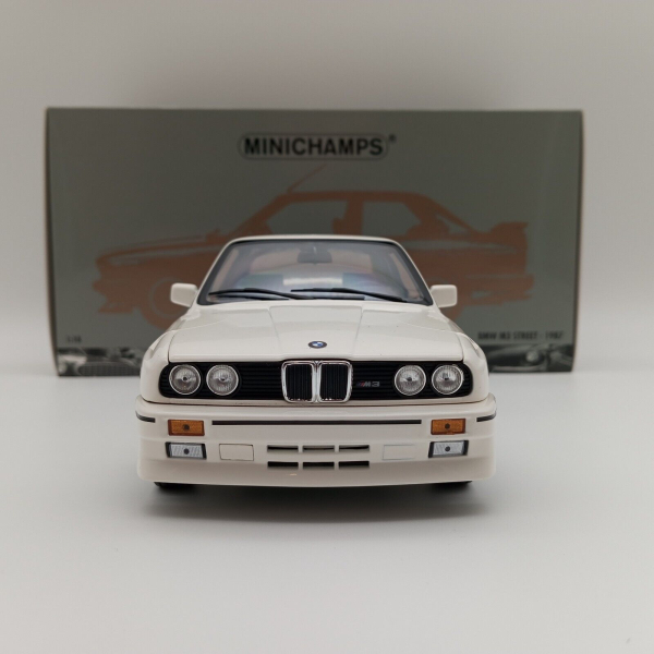 Minichamps BMW M3 E30 1987 weiss 1:18 modelcar