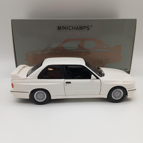 Minichamps BMW M3 E30 1987 weiss 1:18 modelcar