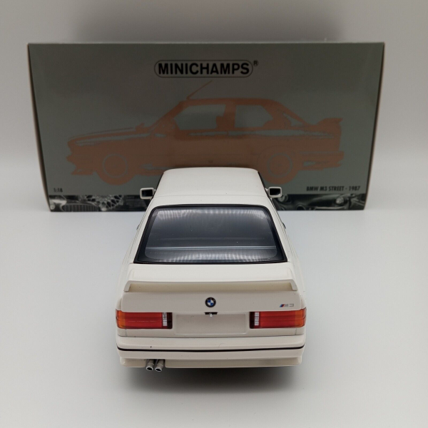 Minichamps BMW M3 E30 1987 weiss 1:18 modelcar