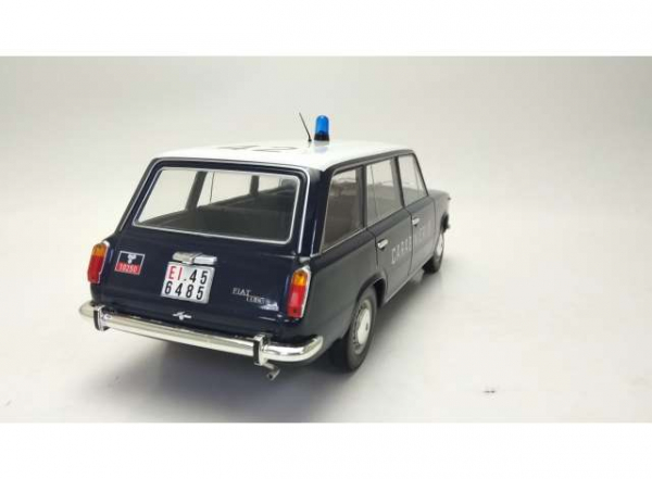 Triple9 1800222 Fiat 124 Familiare 1972 Carabinieri dark blue/white 1:18 Modellauto