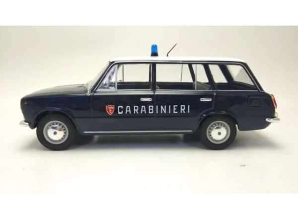 Triple9 1800222 Fiat 124 Familiare 1972 Carabinieri dark blue/white 1:18 Modellauto