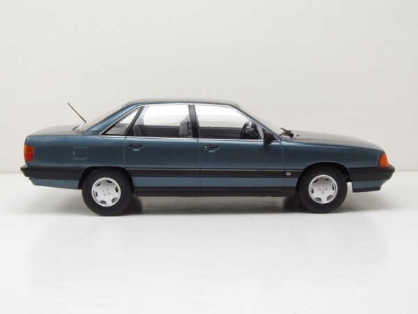 Triple9 1800350 Audi 100 2.3E C3 Typ 44 1989 lago blau-grün 1:18 Modellauto