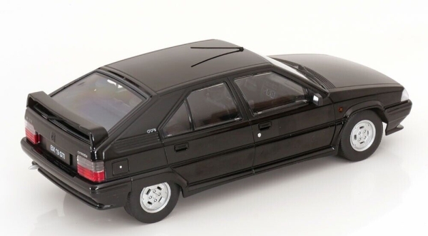 Triple9 Citroen BX GTI 1990 schwarz mit schwarzer Innenaustattung 1:18 Modellauto