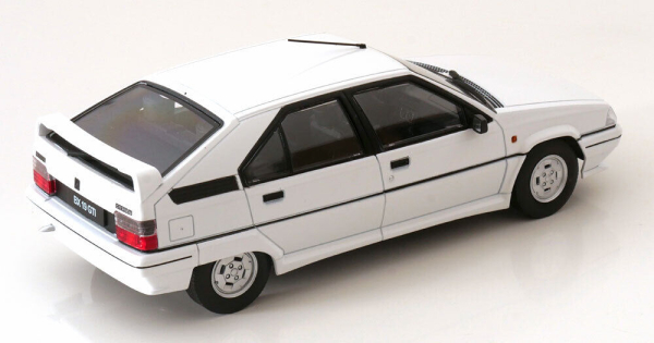 Triple9 Citroen BX GTI 1990 white with black Interieur 1:18 modelcar