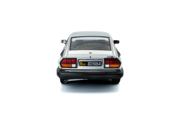 Alfa Romeo GTV6 1984 silber 1:18 - Solido 421186543 Modellauto