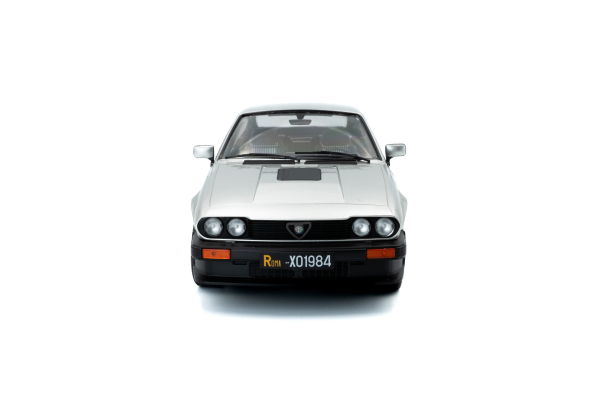Alfa Romeo GTV6 1984 silber 1:18 - Solido 421186543 Modellauto