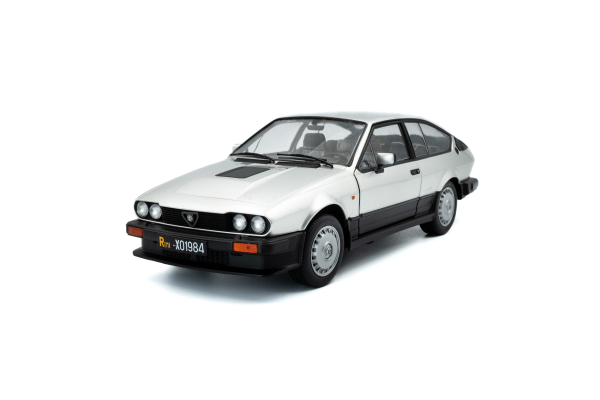 Alfa Romeo GTV6 1984 silber 1:18 - Solido 421186543 Modellauto