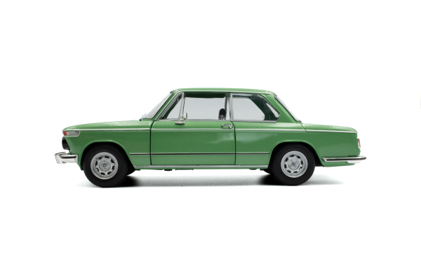 BMW 1602 Taiga green 1971 1:18 Solido 421186534 Modelcar