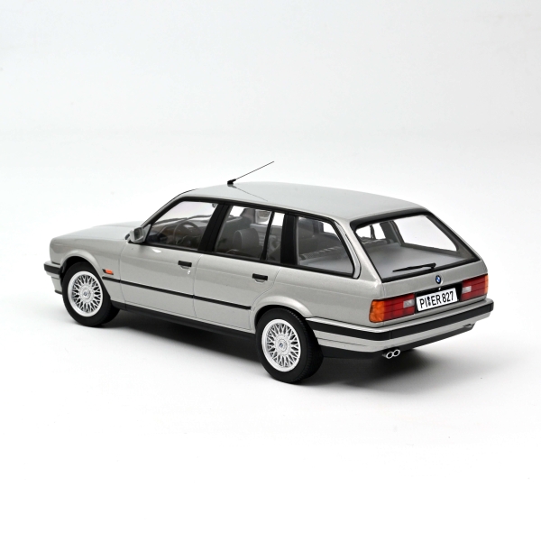 Norev 183216 BMW E30 325i Touring 1991 silber 1:18 Modellauto