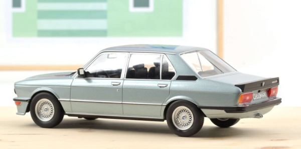 Norev 183269 BMW M 535i 1980 E28 blau metallic 1:18 Modellauto