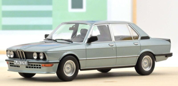 Norev 183269 BMW M 535i 1980 E28 blau metallic 1:18 Modellauto