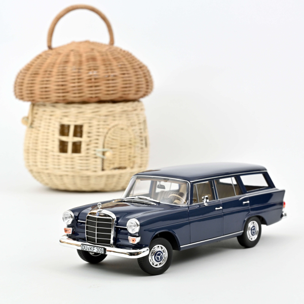 Norev 183599 Mercedes-Benz 200 Universal Kombi 1966 W110 dunkelblau 1:18 Modellauto