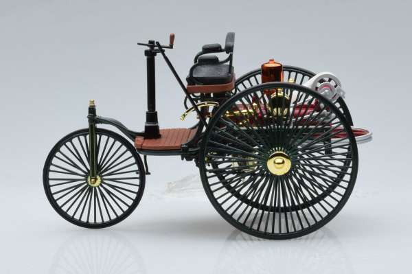 Norev 183701 Benz Patent-Motorwagen 1886 grün Mercedes 1:18 Oldtimer Modellauto