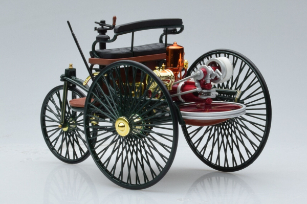 Norev 183701 Benz Patent-Motorwagen 1886 grün Mercedes 1:18 Oldtimer Modellauto