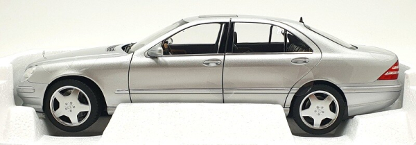 Norev 183816 Mercedes-Benz S55 AMG 2000 silber W220 1:18 limitiert 1/1002 Modellauto