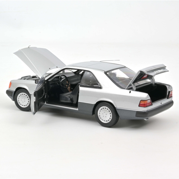 Norev 183880 Mercedes-Benz 300 CE-24 Coupé 1990 C124 Silber 1:18 Modellauto